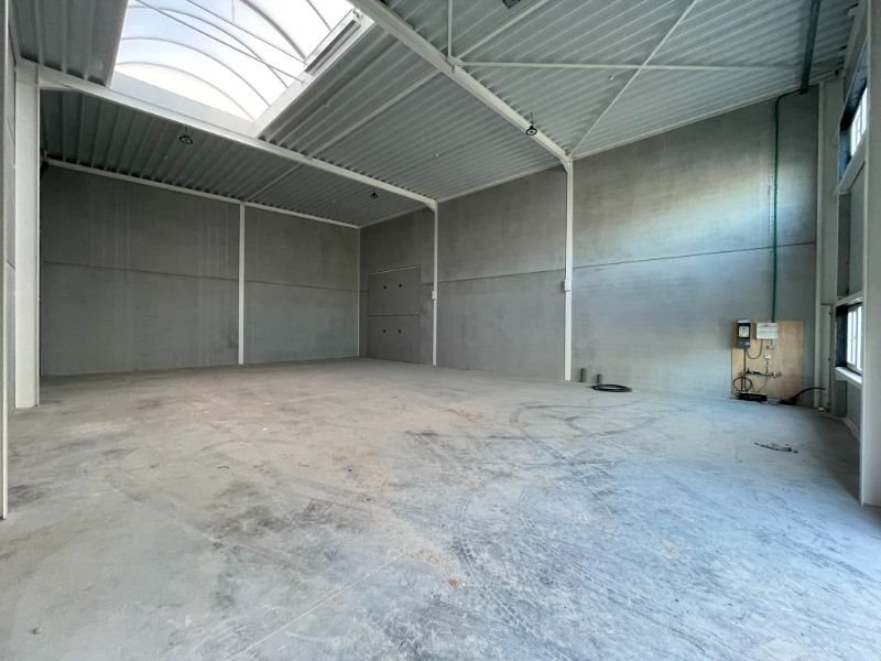 Modern magazijn van 216 m² met parkeerplaatsen op toplocatie in Evergem foto 17