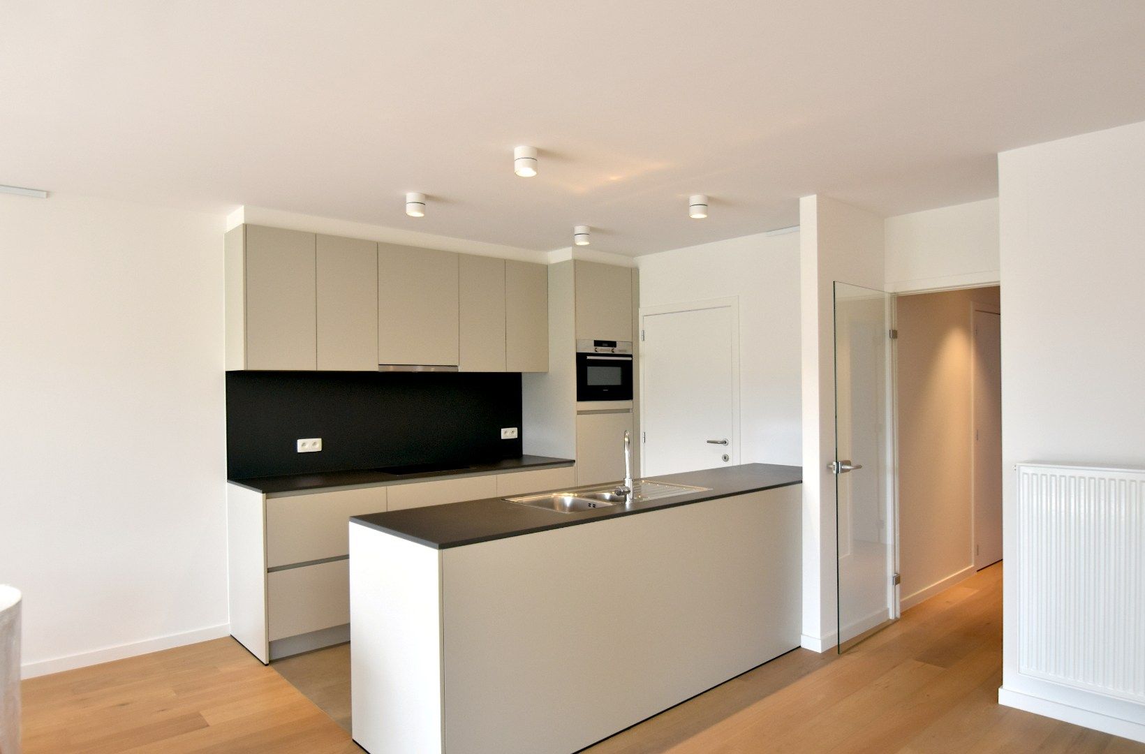 Ruim en elegant hoekappartement met drie terrassen foto 12