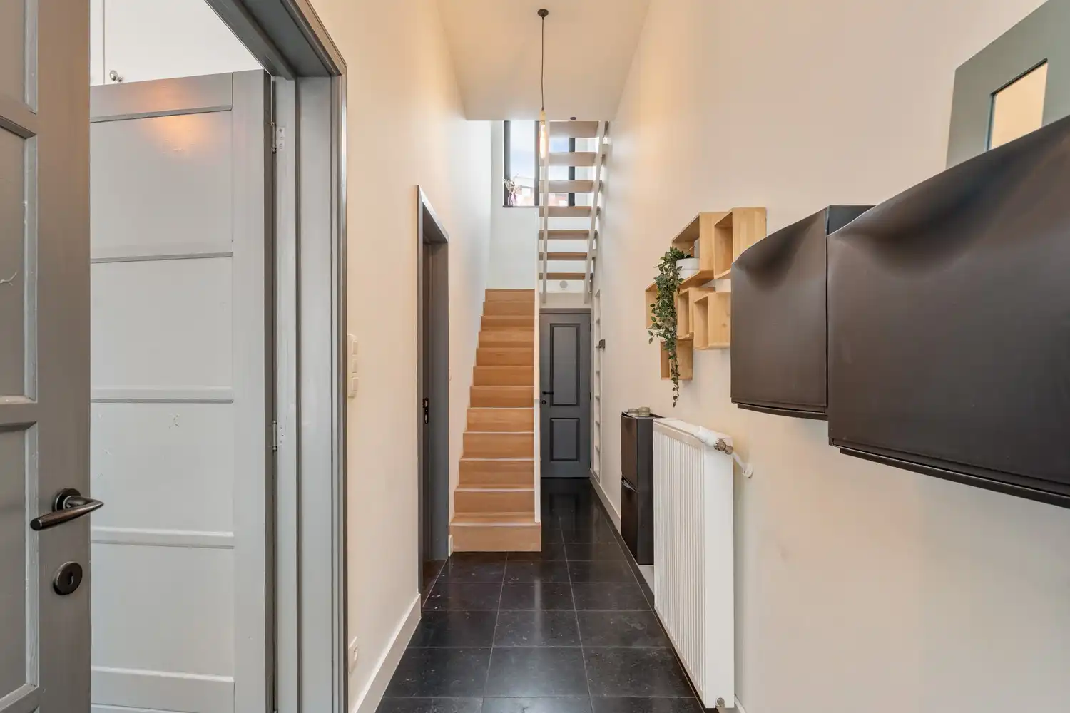 Gerenoveerde en energiezuinige woning met 4 slaapkamers en een tuin met een achteruitgang en een grote garage te centrum Leuven! foto 2