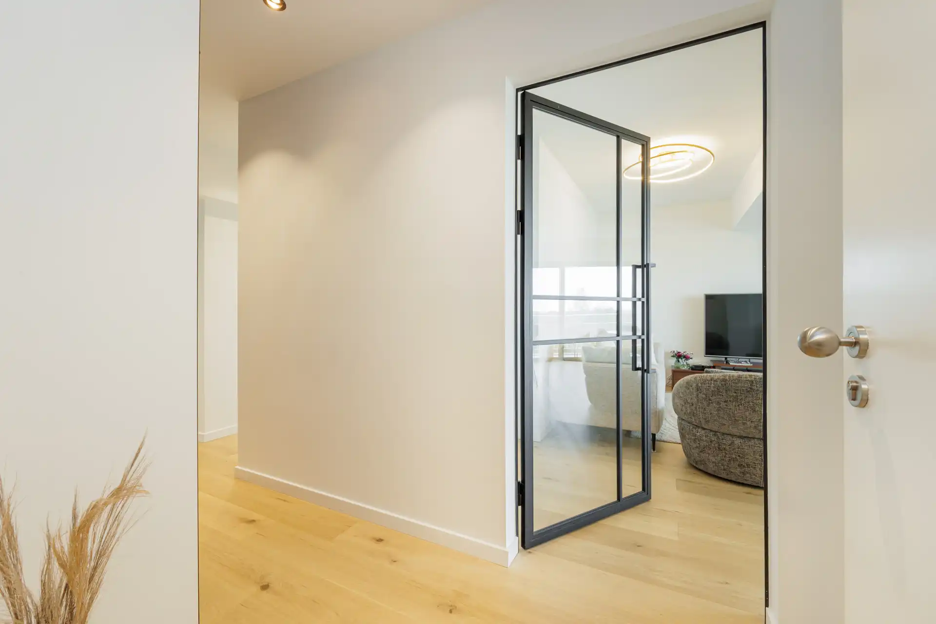 Lichtrijk en luxueus gerenoveerd met panoramisch groenzicht foto 15