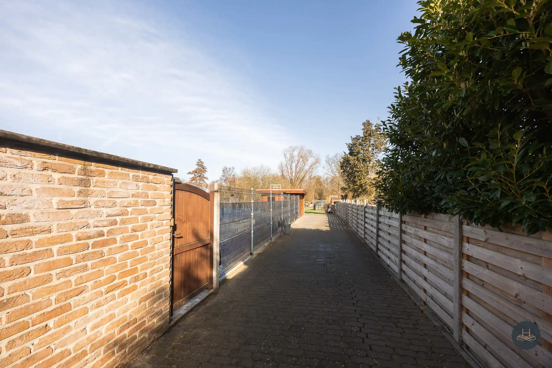 Recent energiezuinige halfopen woning op een royaal perceel foto 27