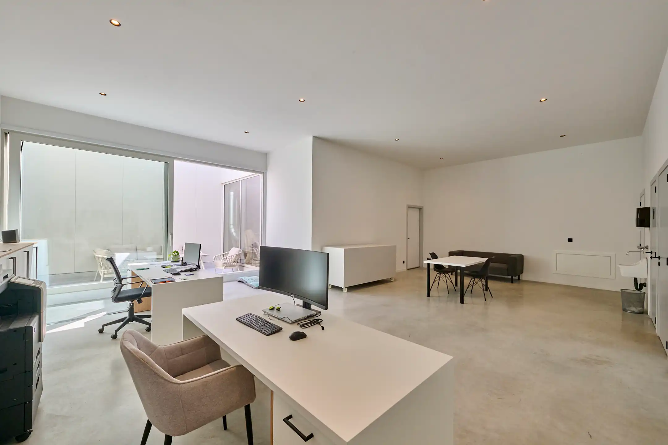 TE KOOP: KMO-UNIT MET KANTOOR/SHOWROOM TE BILZEN foto 10