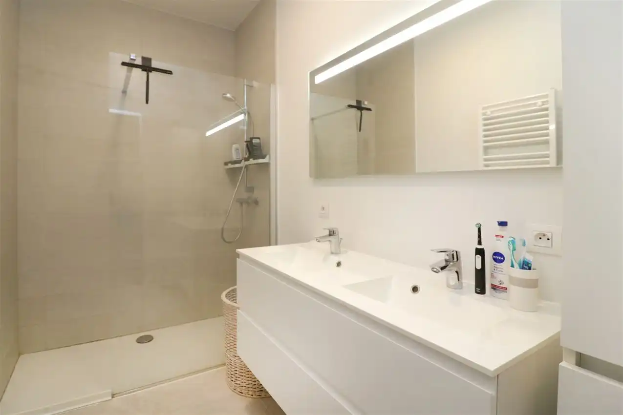 Gelijkvloers app., twee slpk, zonnig terras in centrum foto 38