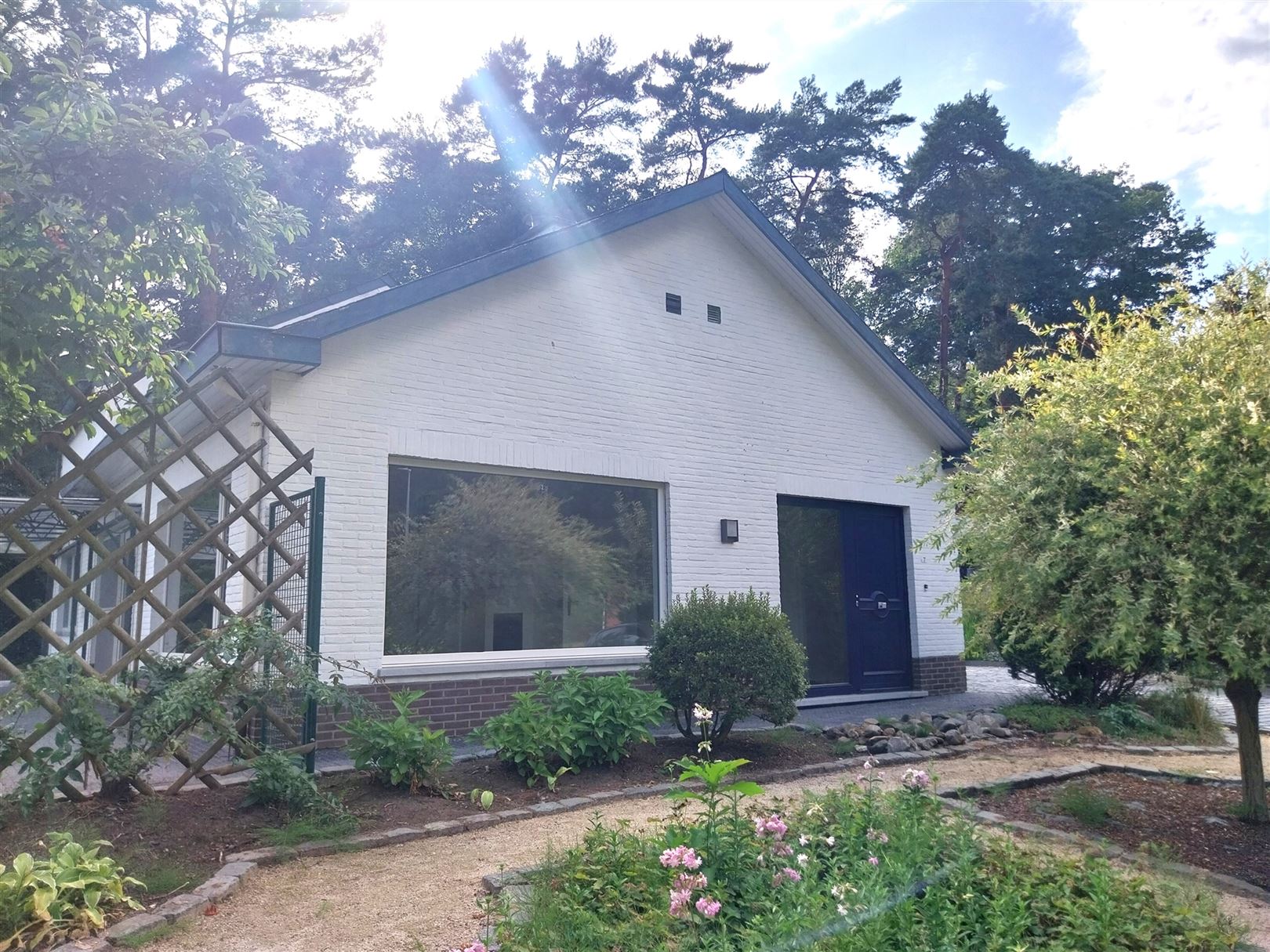 TE HUUR: Vrijstaande woning met tuin op een toplocatie in Heusden-Zolder! foto {{pictureIndex}}