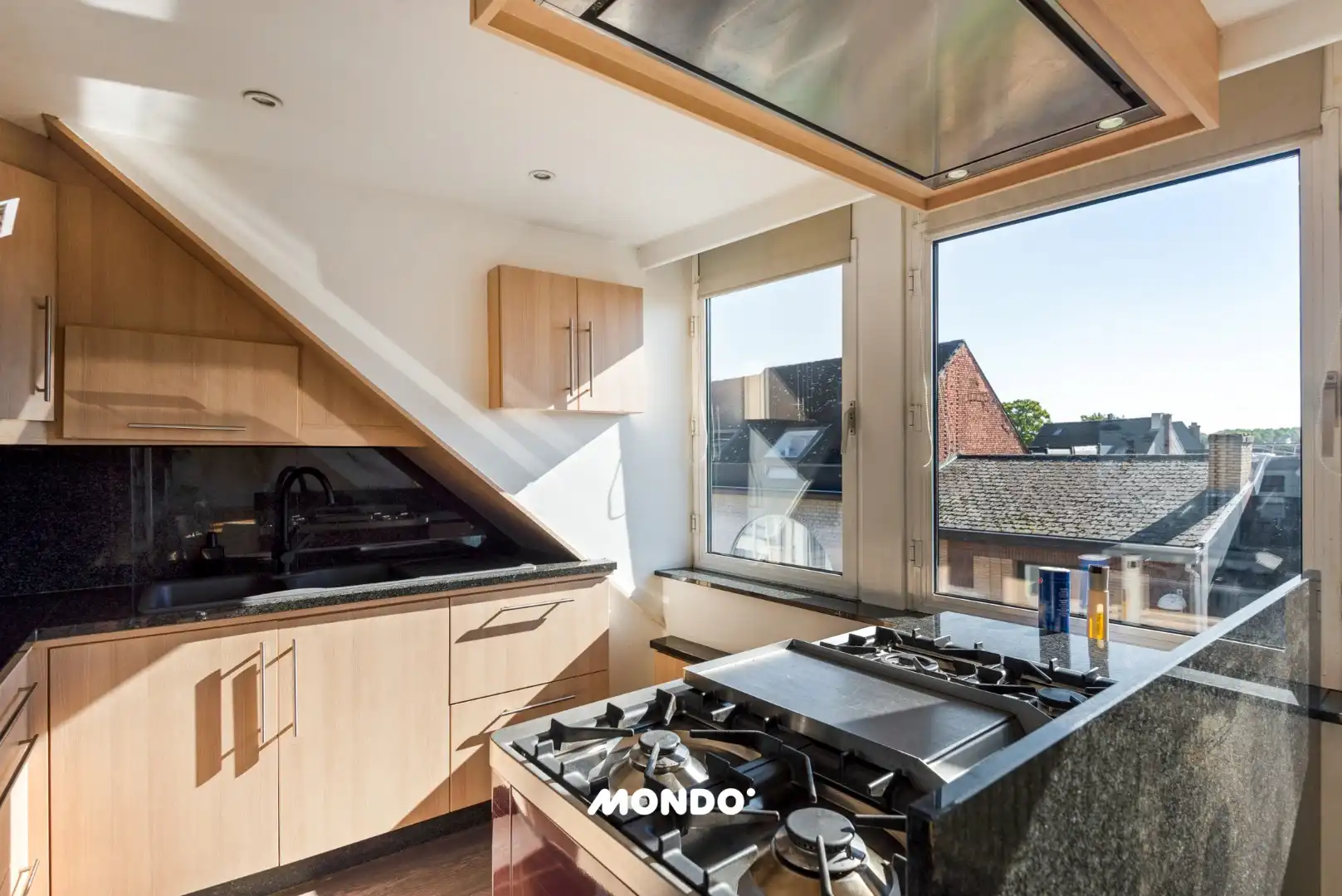 Lichtrijk & instapklaar dakappartement met terras. foto 4