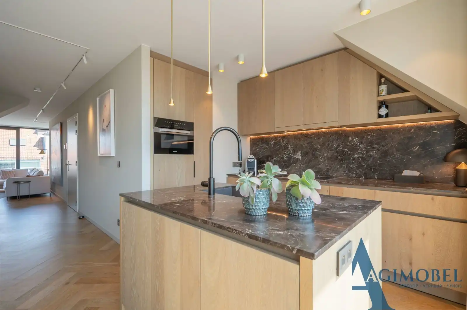 Exclusieve duplex penthouse met  ware vijfsterrenbeleving op een boogscheut van de Zeedijk. foto 8