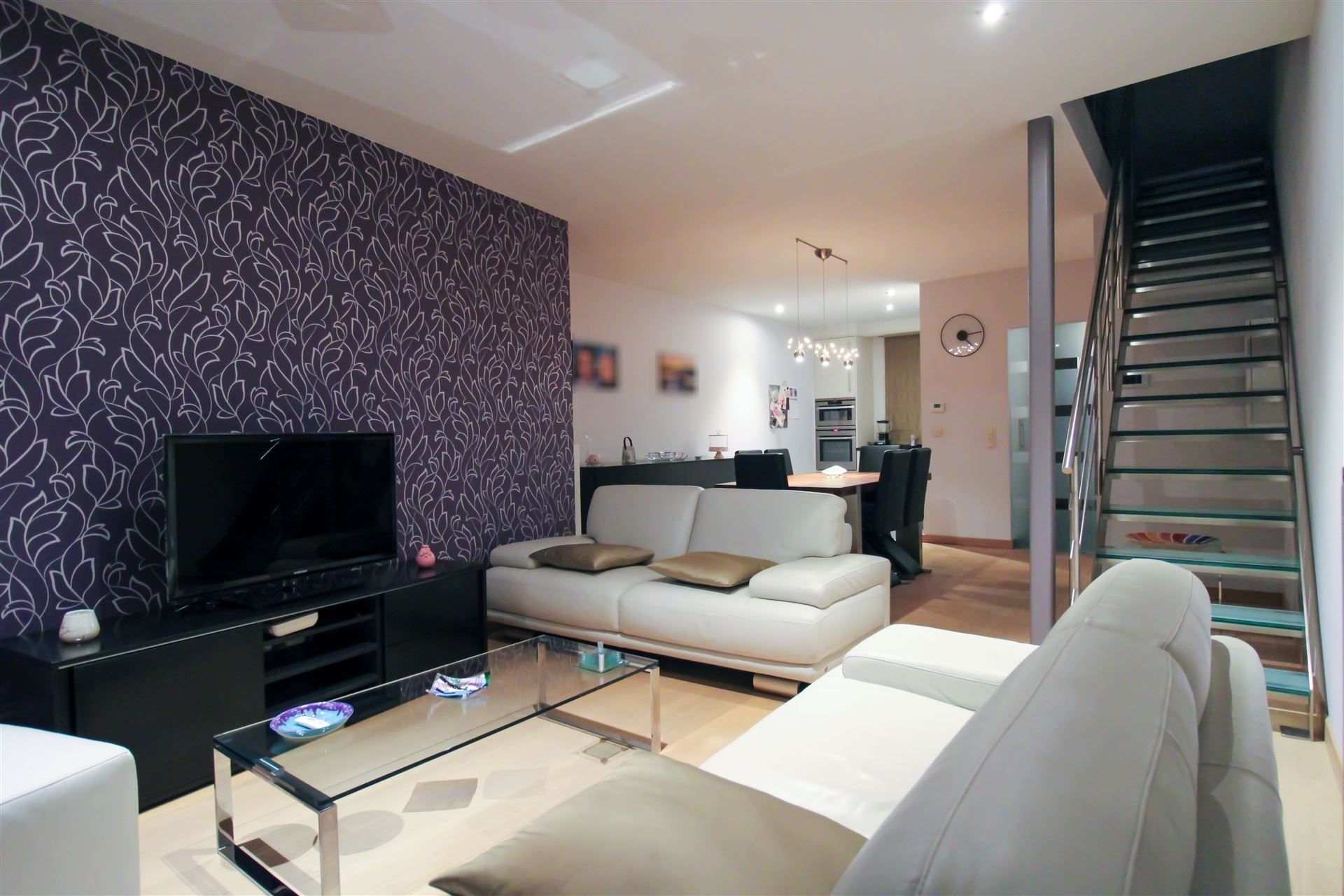 Instapklaar duplexappartement met terras, twee slaapkamers, twee parkeerplaatsen en ruime kelderberging te Maasmechelen! foto 17