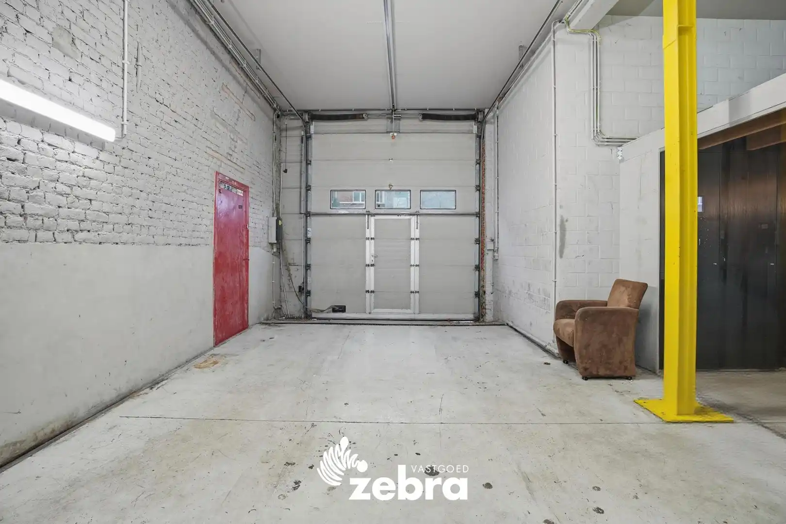 Woning met magazijn te Heule! foto 5