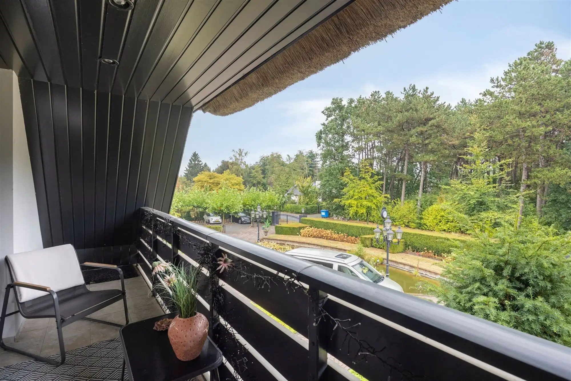 Knappe duo-villa op 8.843 m² in villawijk aan NL-grens. foto 55