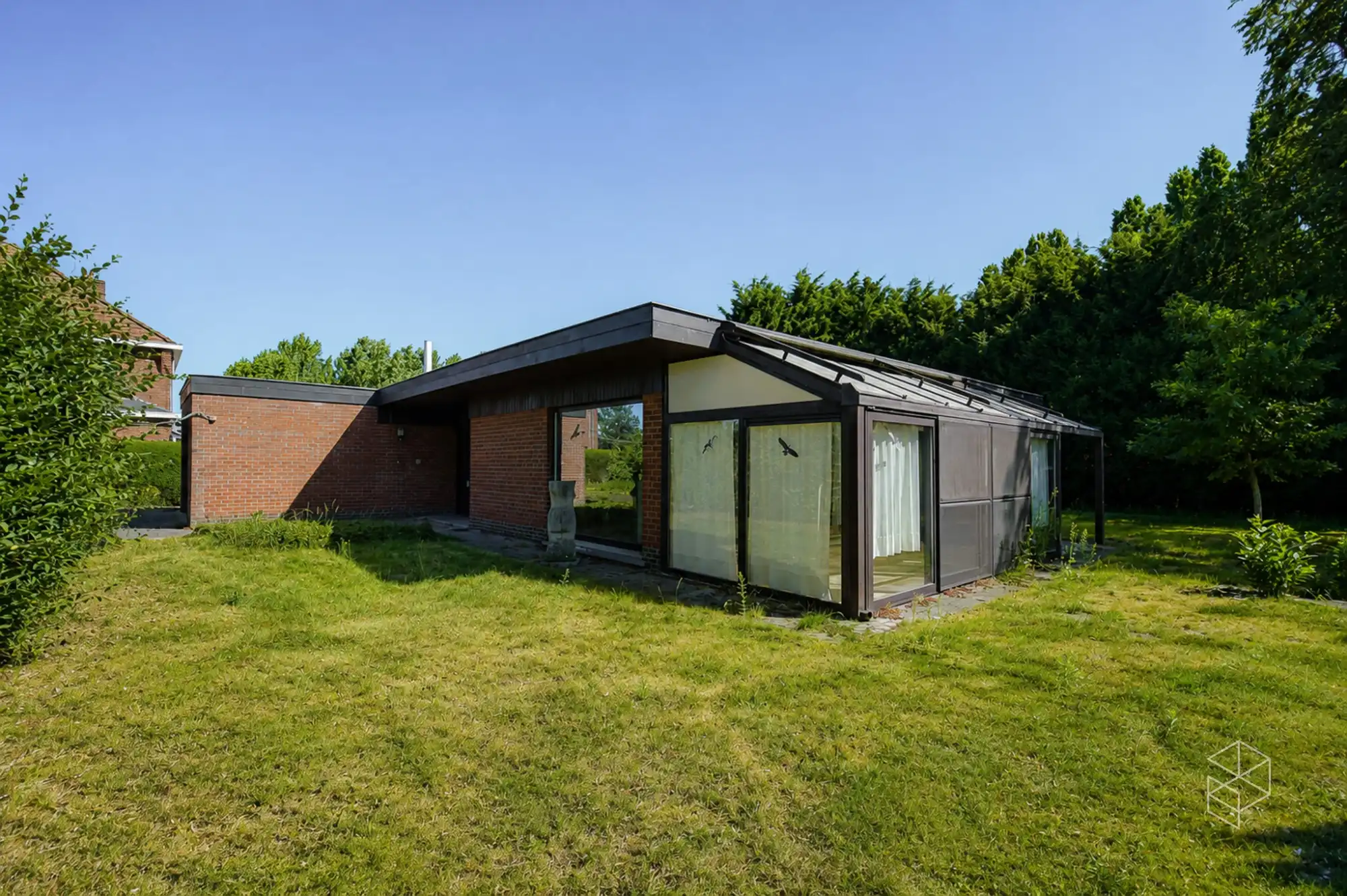 Centraal gelegen gelijkvloerse woning met royale tuin op 1636m² foto 3