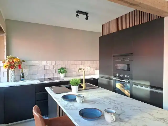 Vernieuwd hoekappartement foto 5