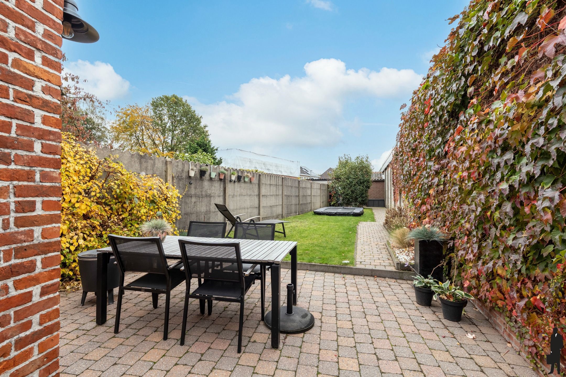 Instapklare stadswoning met diepe tuin en garage. foto 2