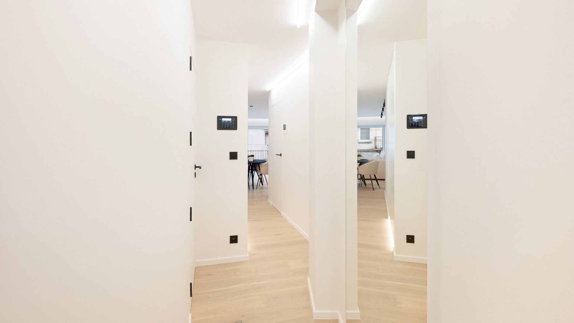 Subliem gerenoveerd appartement aan de Zeedijk foto 19