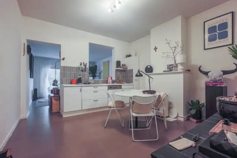 Instapklare, karaktervolle halfopen woning met 3 slaapkamers en  gezellig tuinterras (energielabel C, zonnepanelen, airco...) foto 4