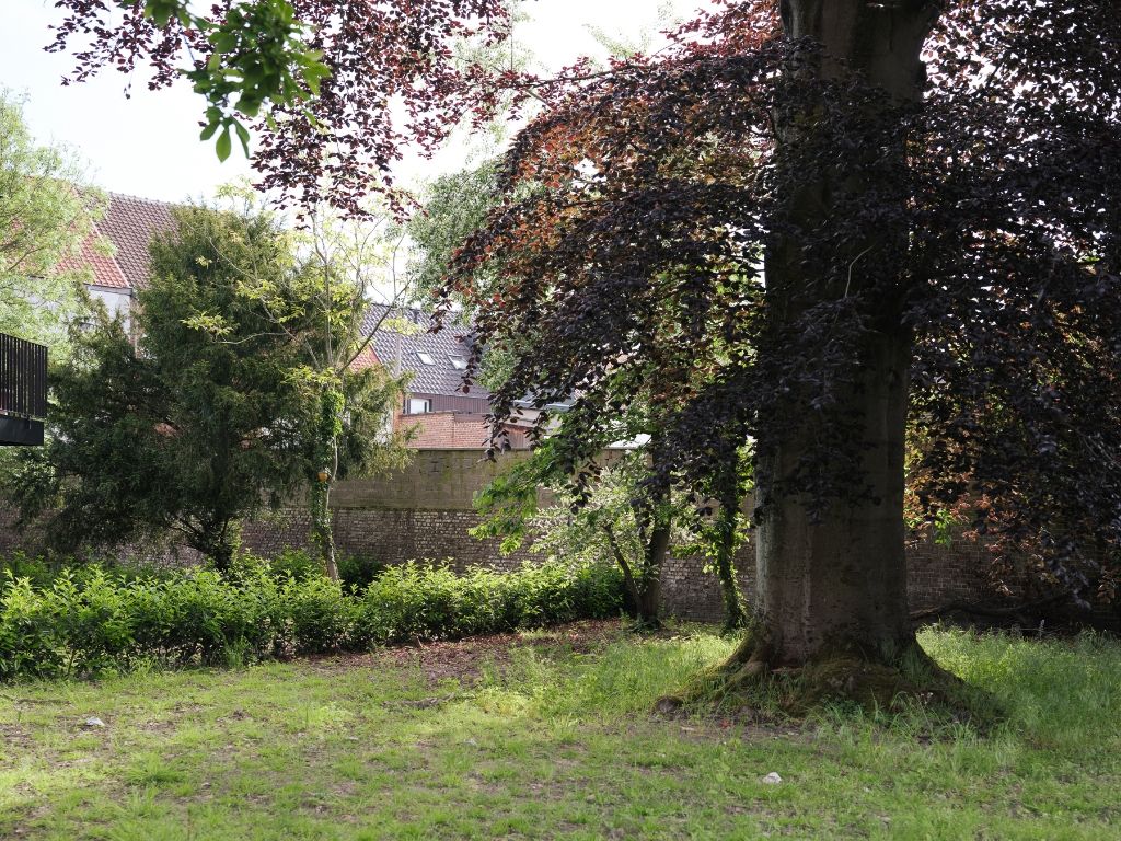 Stijlvol appartement met twee slaapkamers, terras en privatieve binnentuin met tuinpaviljoen foto 12