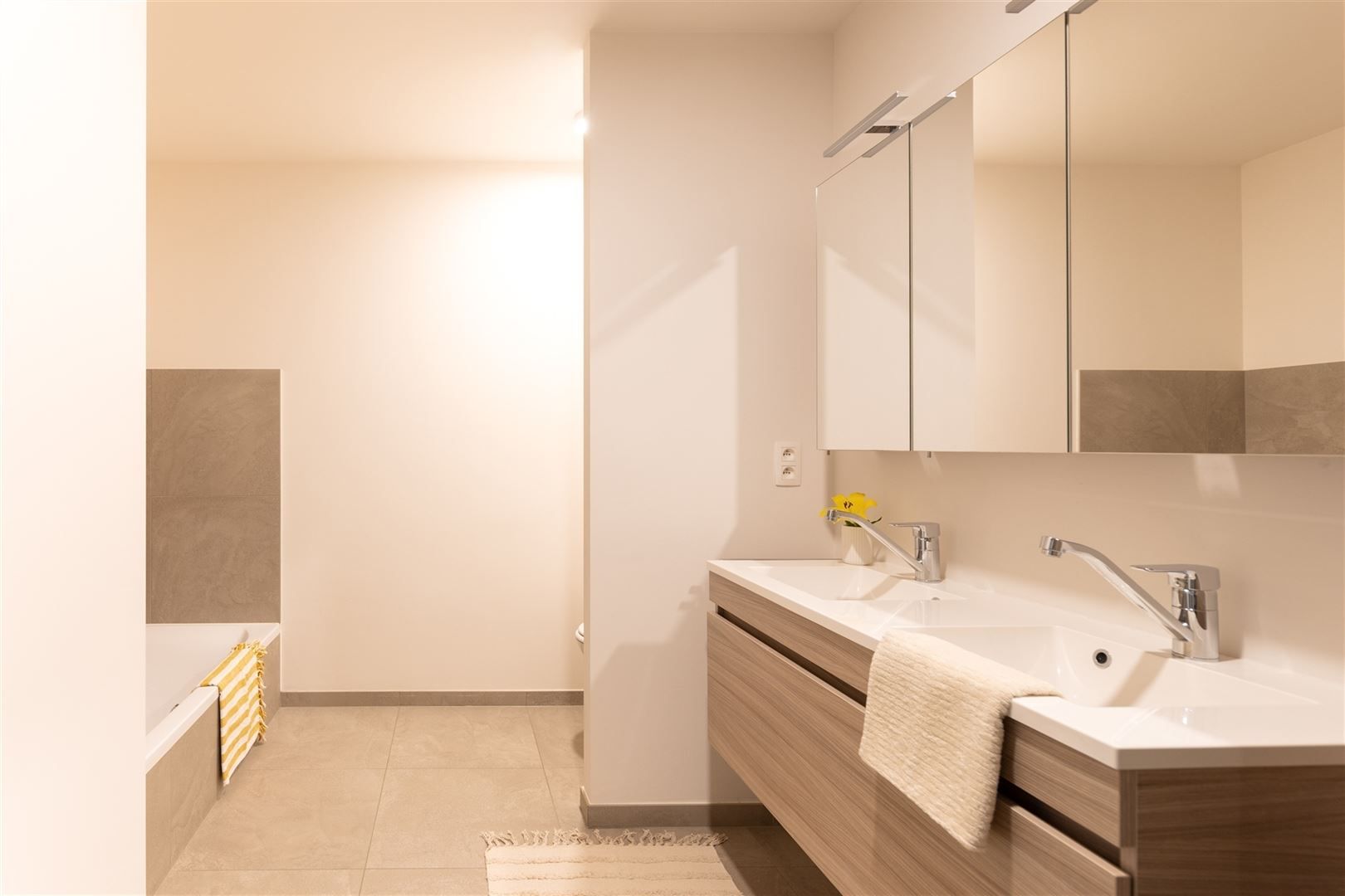 Luxueus BEN-appartement met zuidterras en tuinzicht in hartje Schoten foto 11