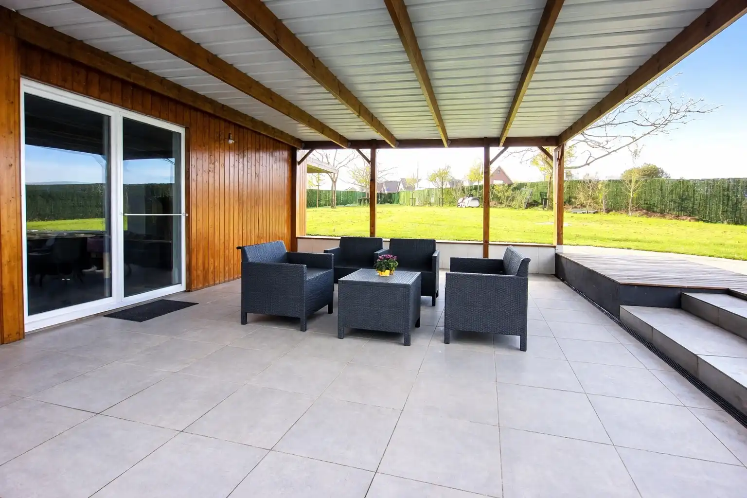 In het landelijke Roborst, een deelgemeente van Zwalm in de prachtige Vlaamse Ardennen, bevindt zich deze ruime en volledig gerenoveerde woning op een perceel van 1.143 m².  foto 7