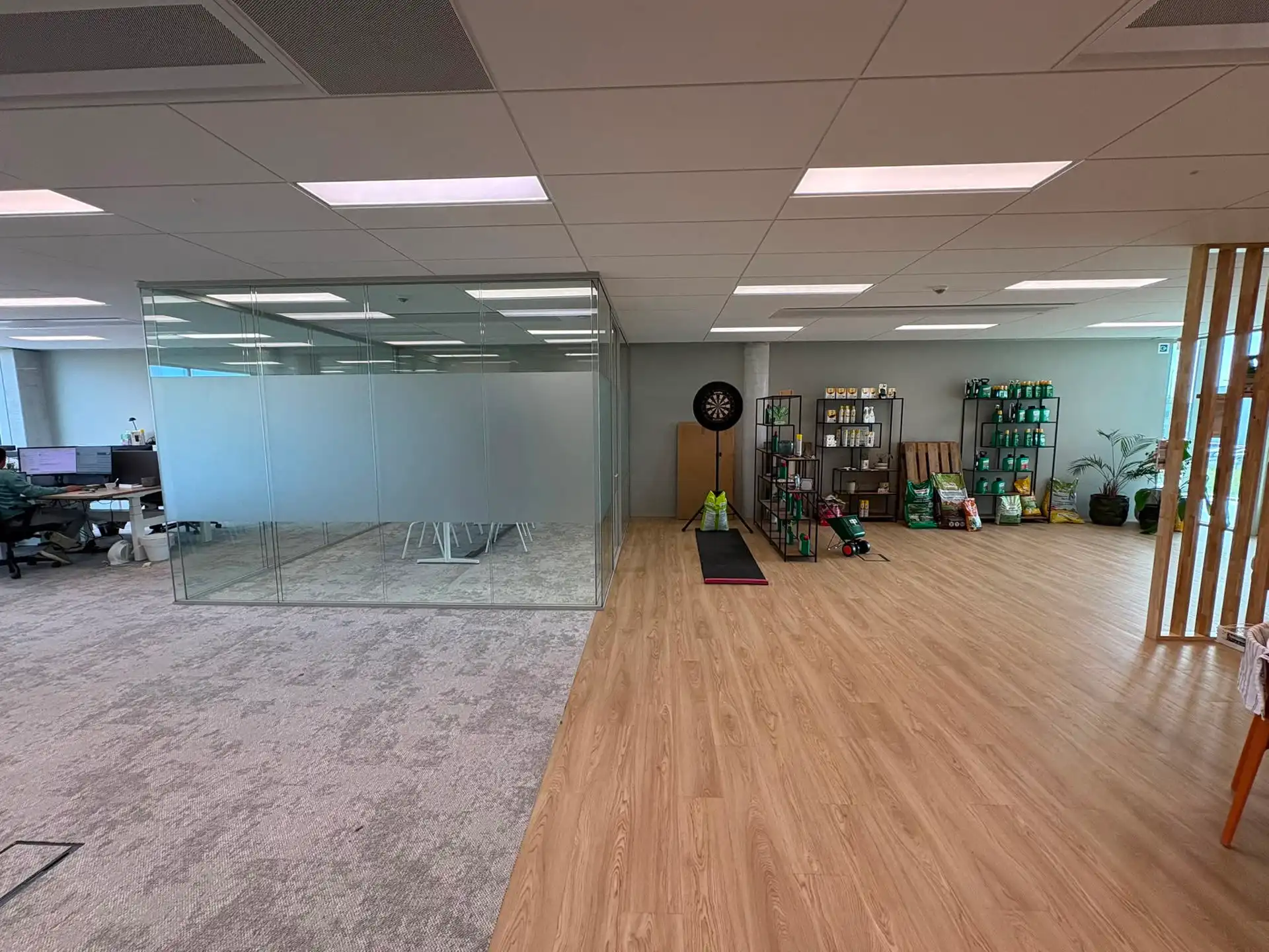 Moderne kantoorruimte 445 m² op toplocatie E17 in Lokeren foto 15