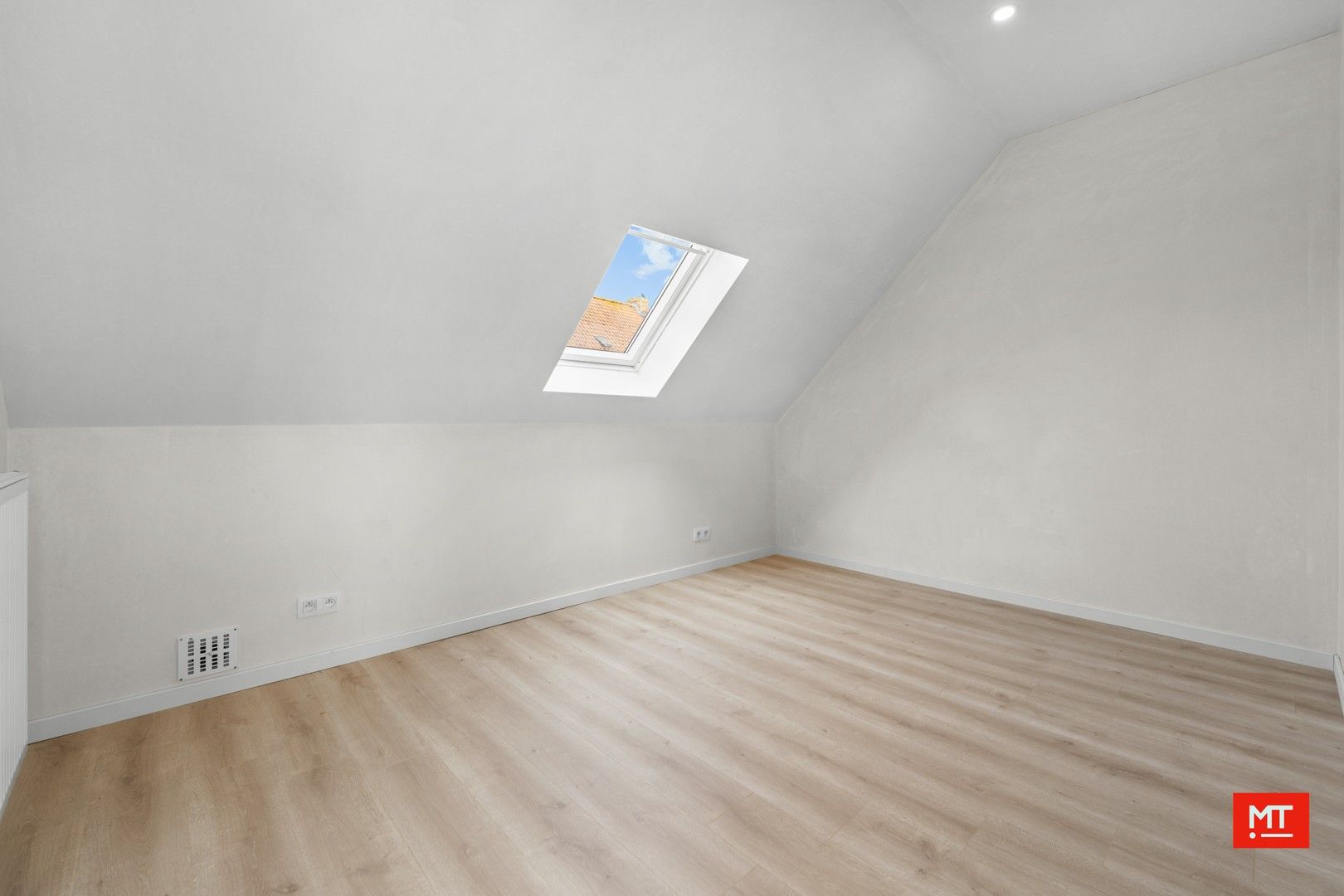 Volledig gerenoveerde woning met 3 slaapkamers, tuin en uitweg foto 20