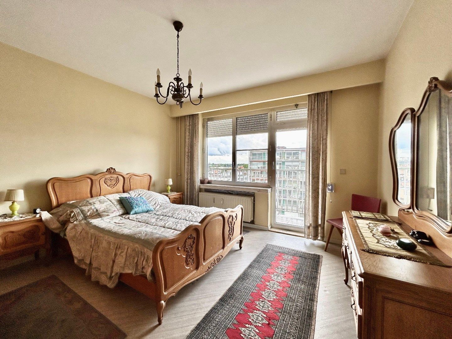 Mooi verzorgd en ruim 2slpk appartement met berging en autostaanplaats foto 11