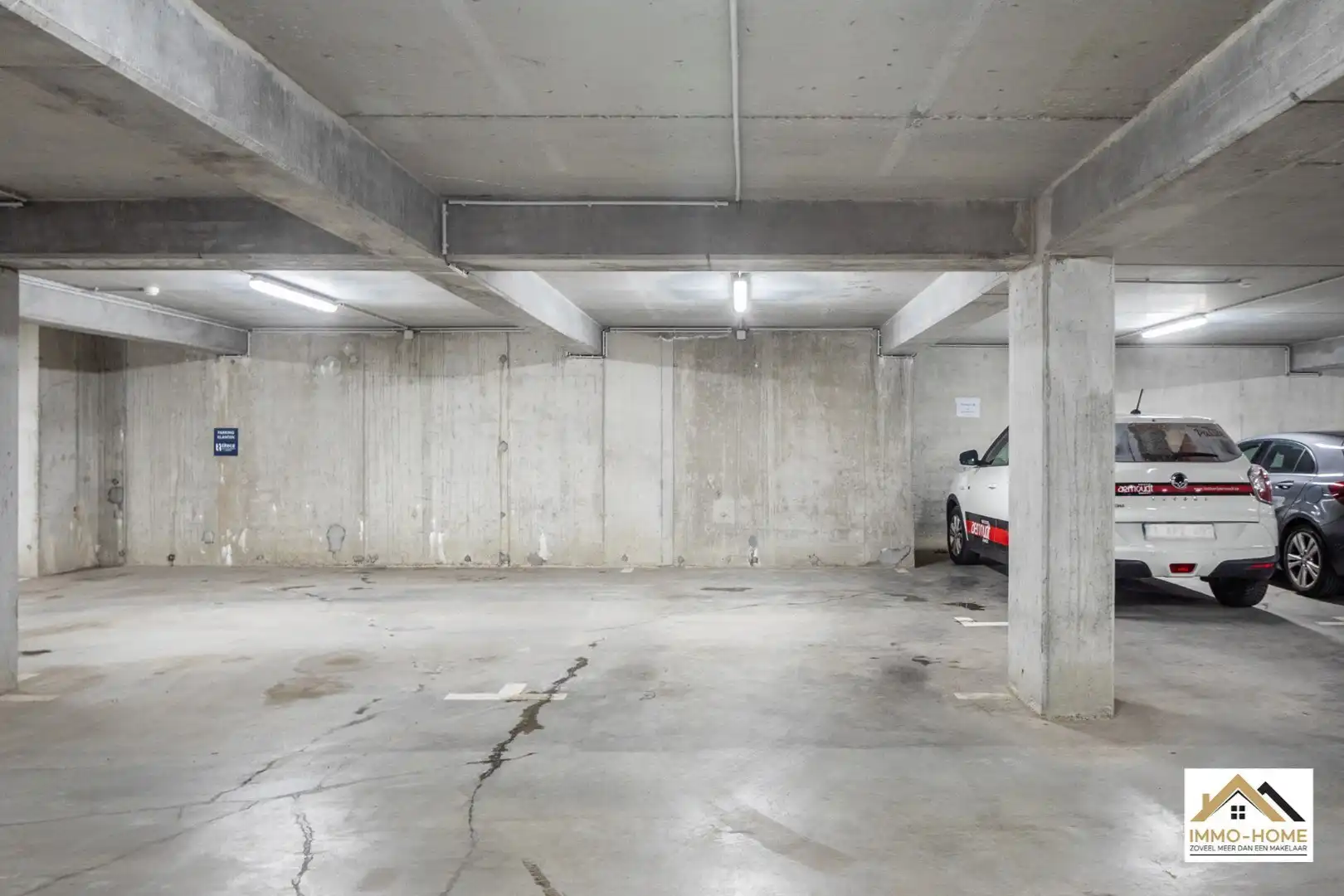 Instapklaar modern appartement met autostaanplaats foto 15