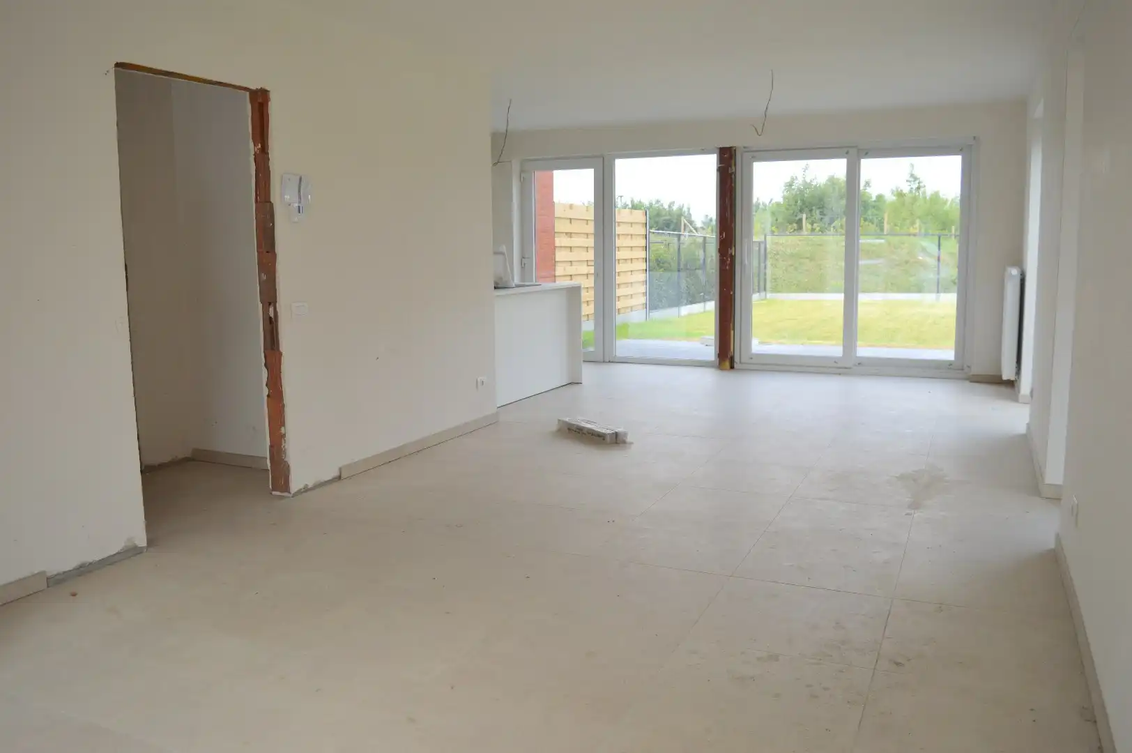 Instapklare woning met 3 slaapkamers en carport in kindvriendelijke ligging te Heule foto 2