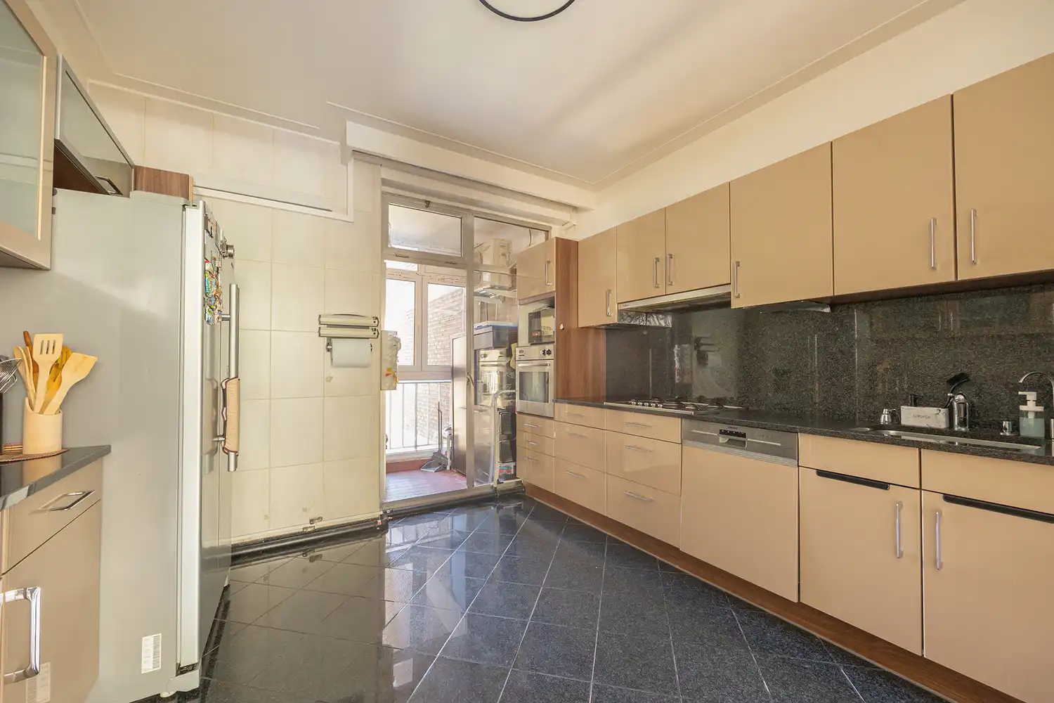 Ruim en instapklaar 2-slaapkamer appartement op toplocatie aan het Stadspark met terras, EPC B! foto 12