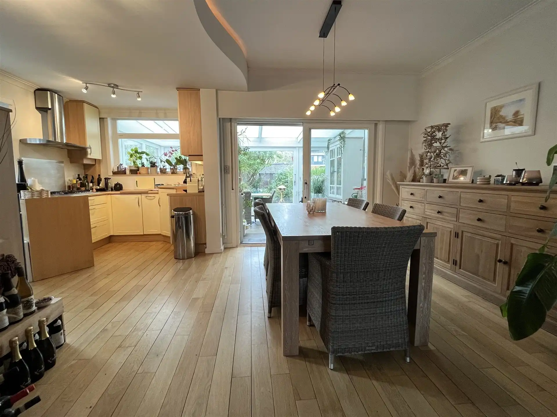 Halfopen bebouwing met garage en tuin foto 3