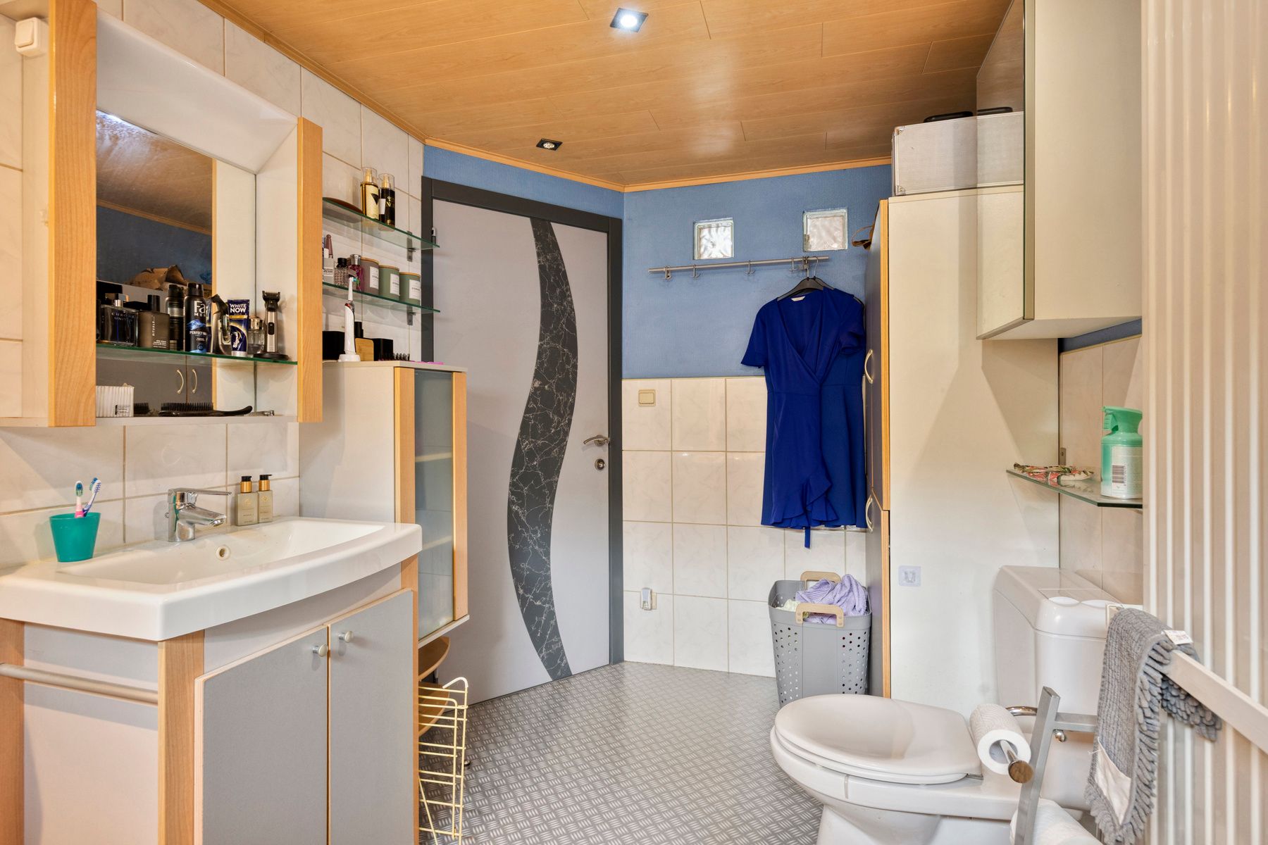 Zeer goed gelegen handelshuis + bovengelegen woonst en 2 kamers foto 15