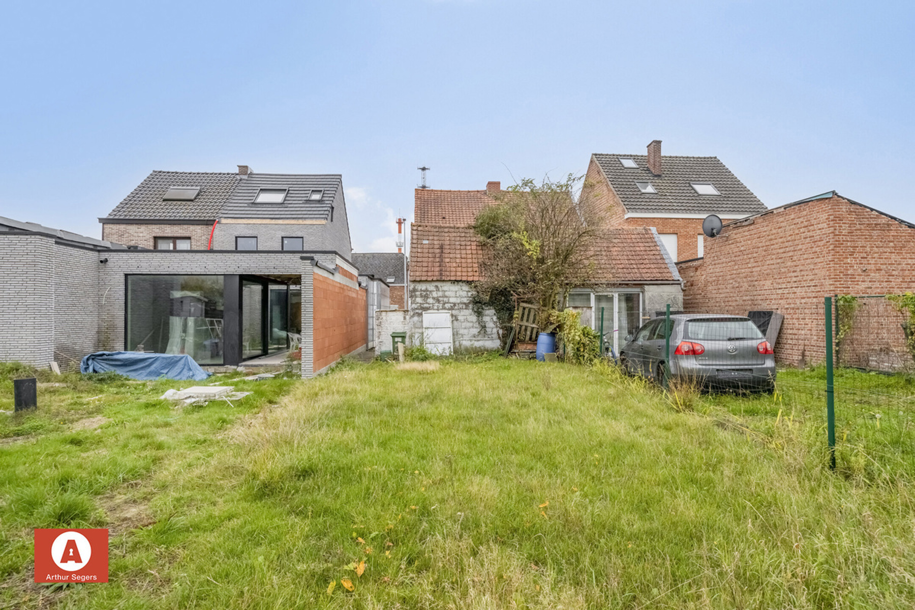 Te renoveren halfopen bebouwing, óók achteraan bereikbaar foto 3