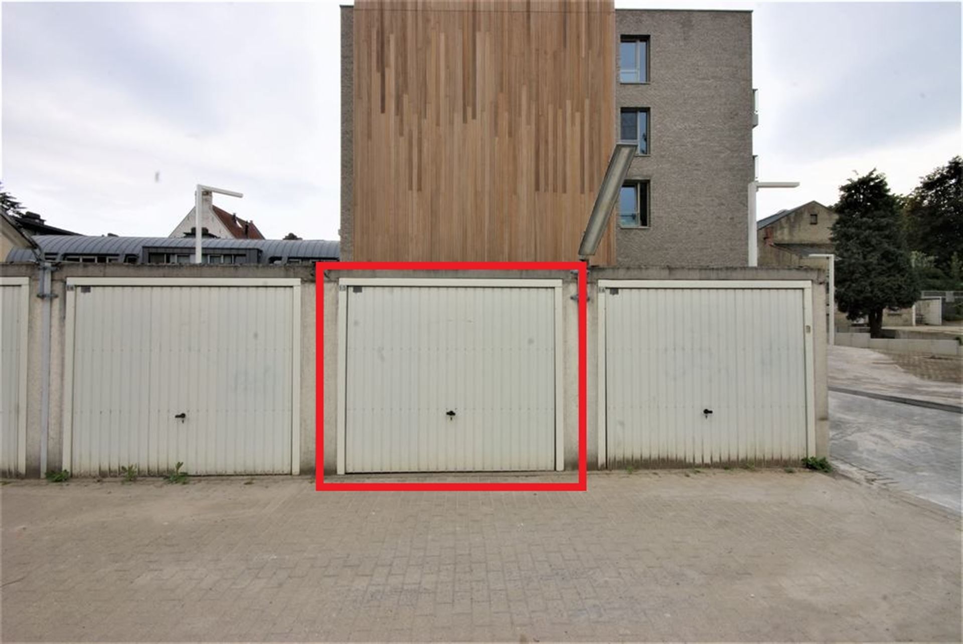 Garagebox - binnen - gesloten foto {{pictureIndex}}