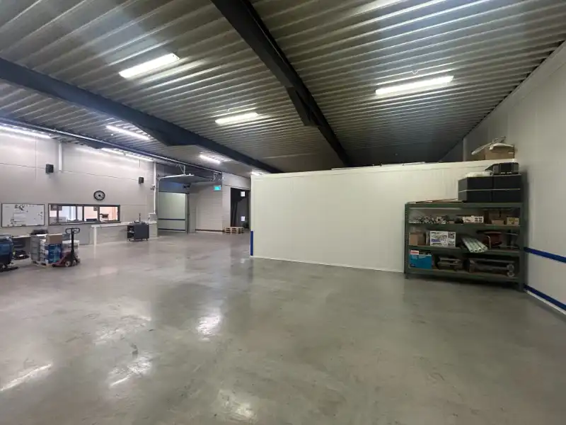 Instapklare KMO-unit met magazijn, kantoor & parking foto 3