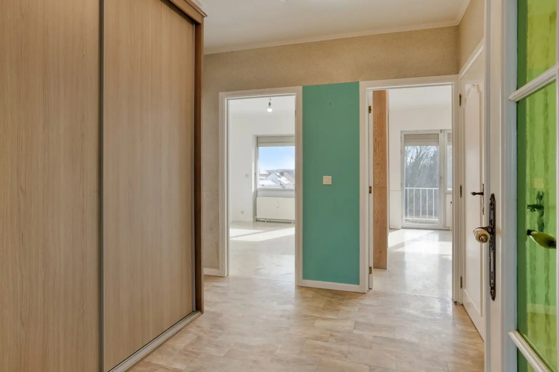 Vernieuwd 3-slaapkamerappartement met garage in hartje Aalst foto 14