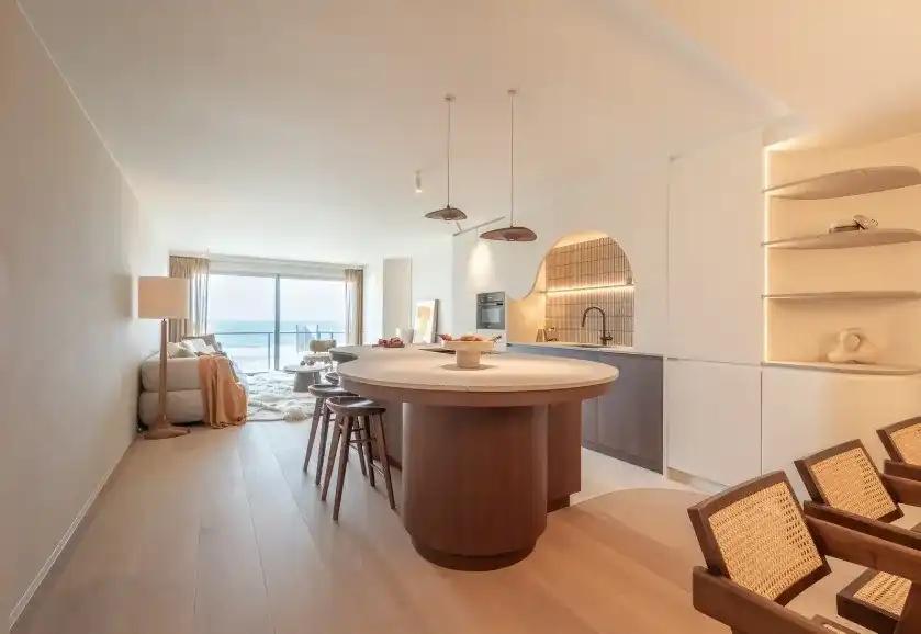 Exclusief gerenoveerd appartement met frontaal zeezicht op toplocatie in het Zoute foto 9
