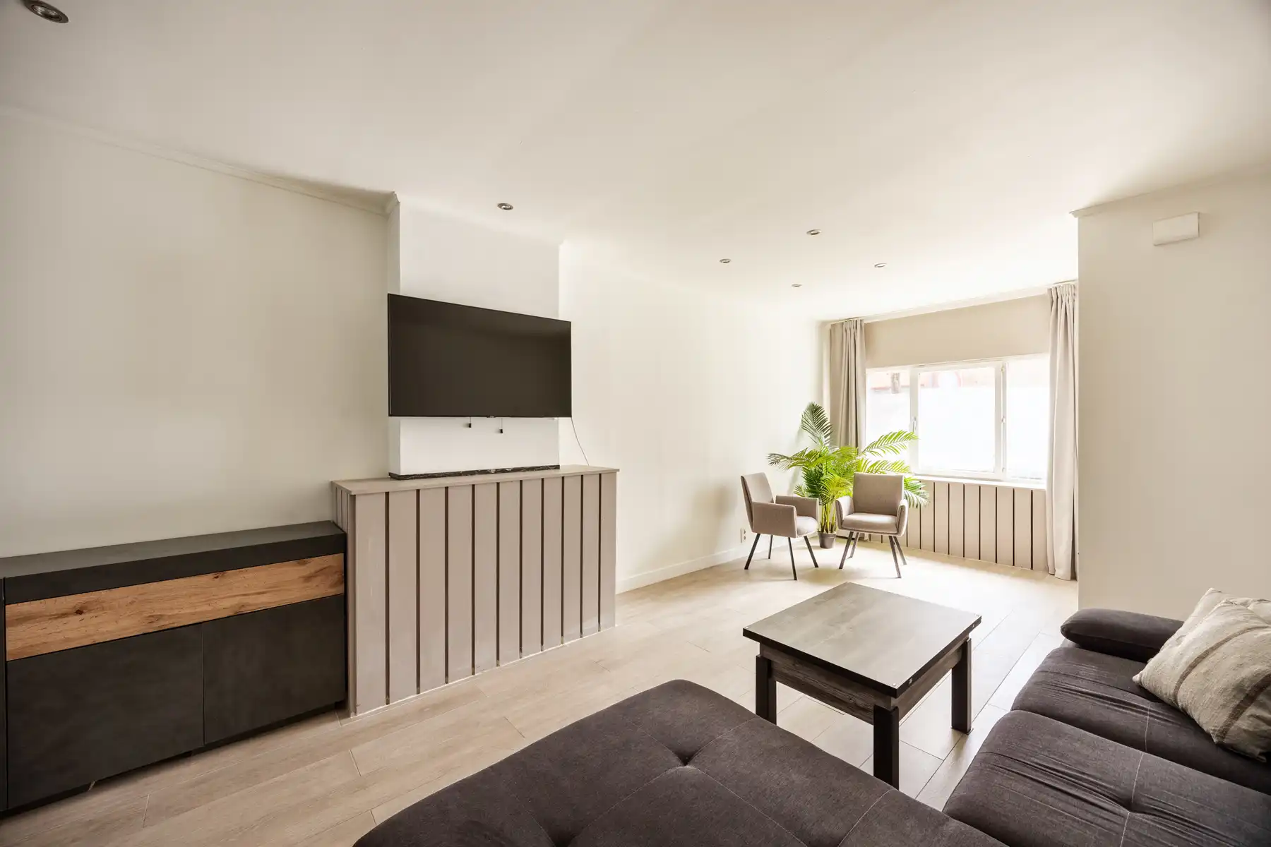 Lichtrijke, gerenoveerde woning in Boom foto 3