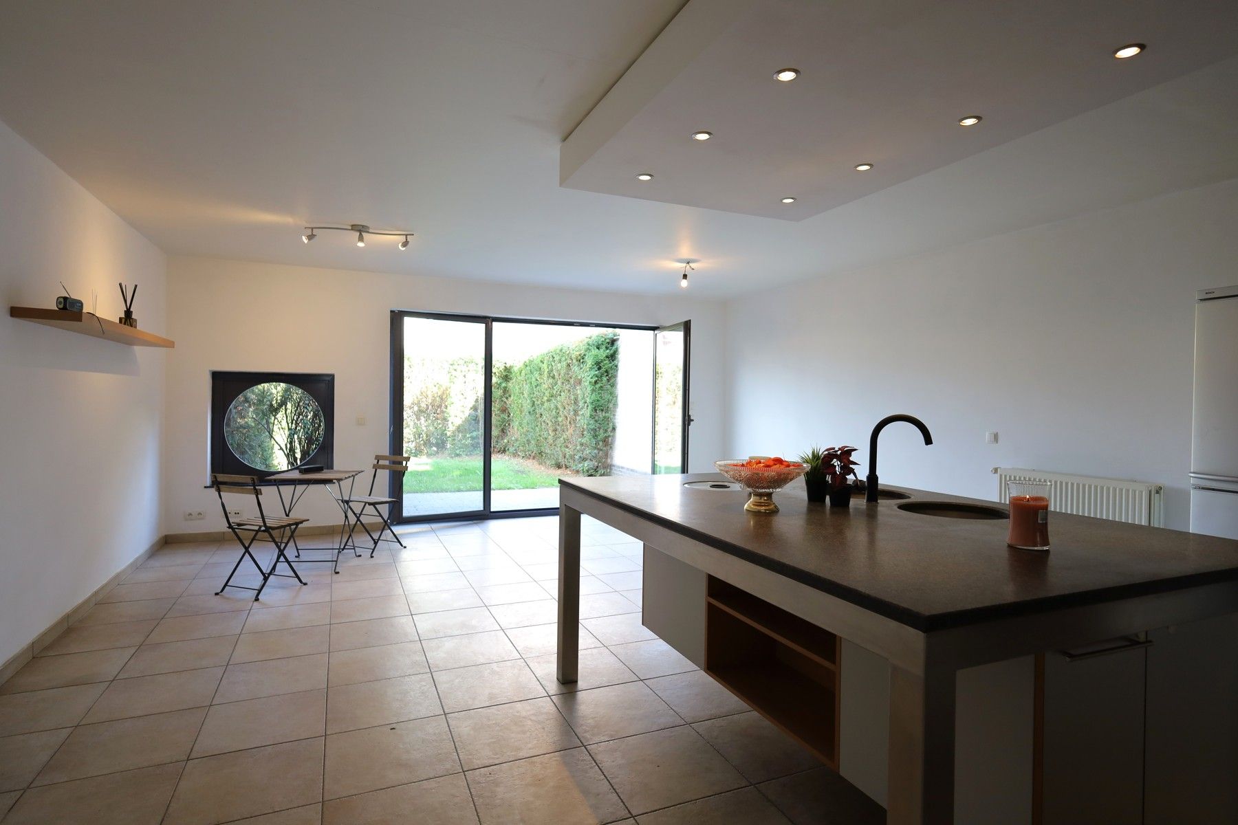 Moderne gezinswoning met tuin en garage, 4,7 km van NATO foto 3