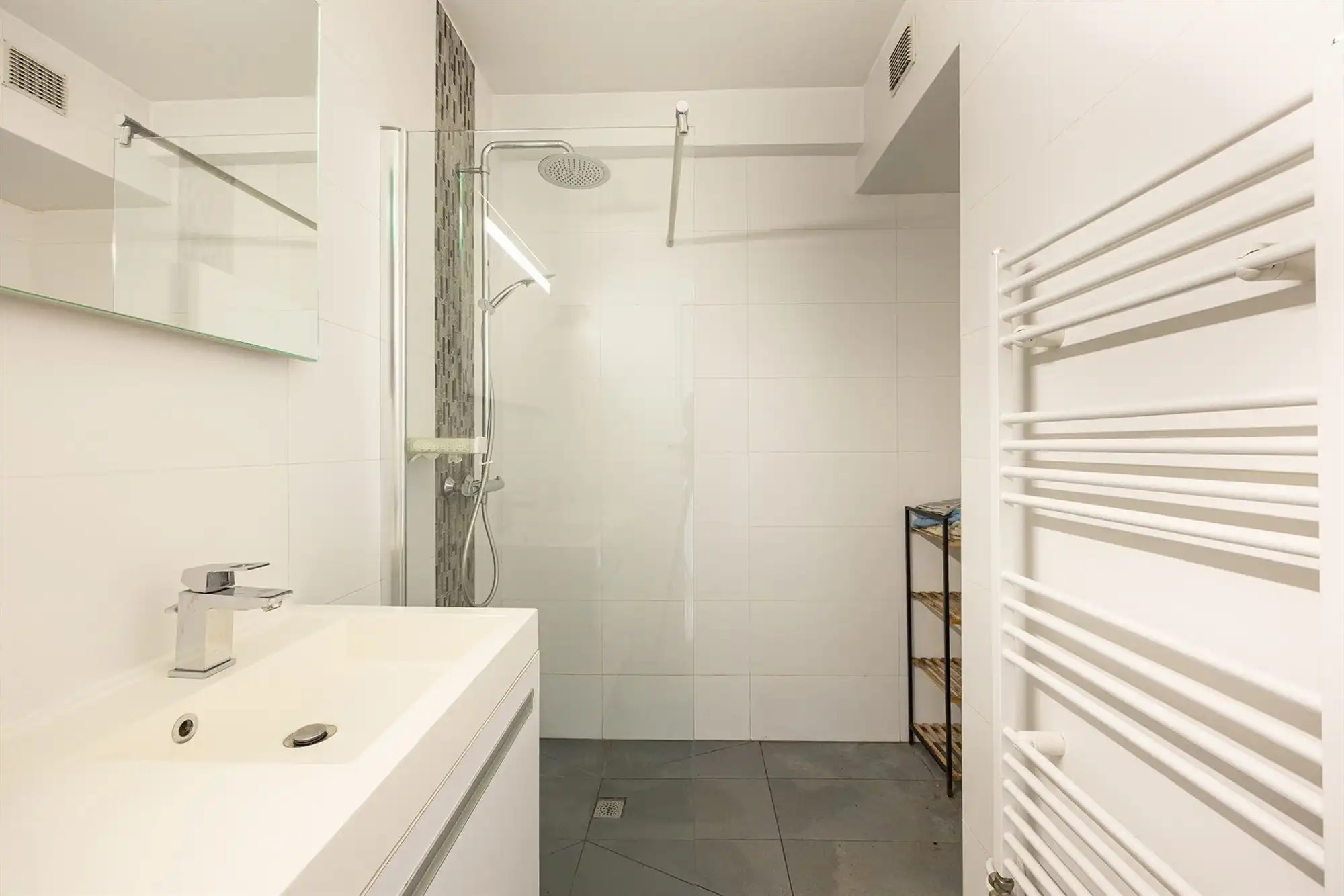 Instapklaar appartement met 2 slaapkamers en terras foto 10