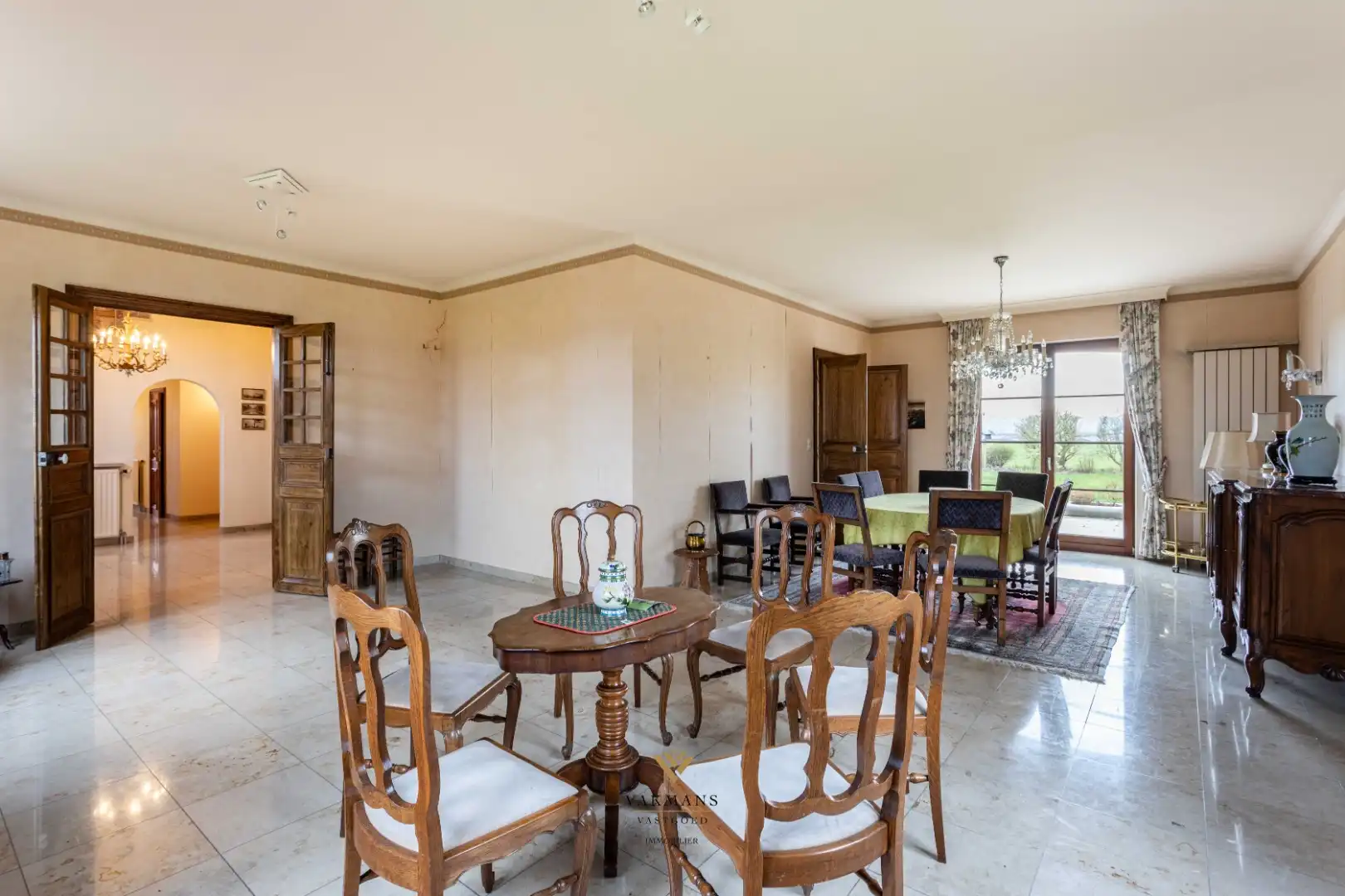 Elegante villa op 5000 m² op een gegeerde locatie foto 6