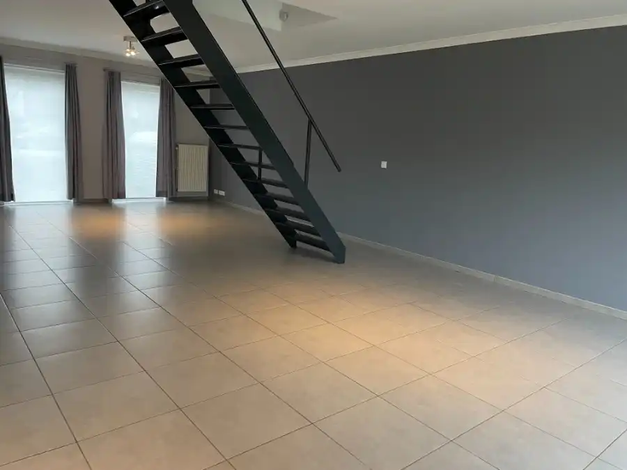 EENGEZINSWONING + tuin foto 10