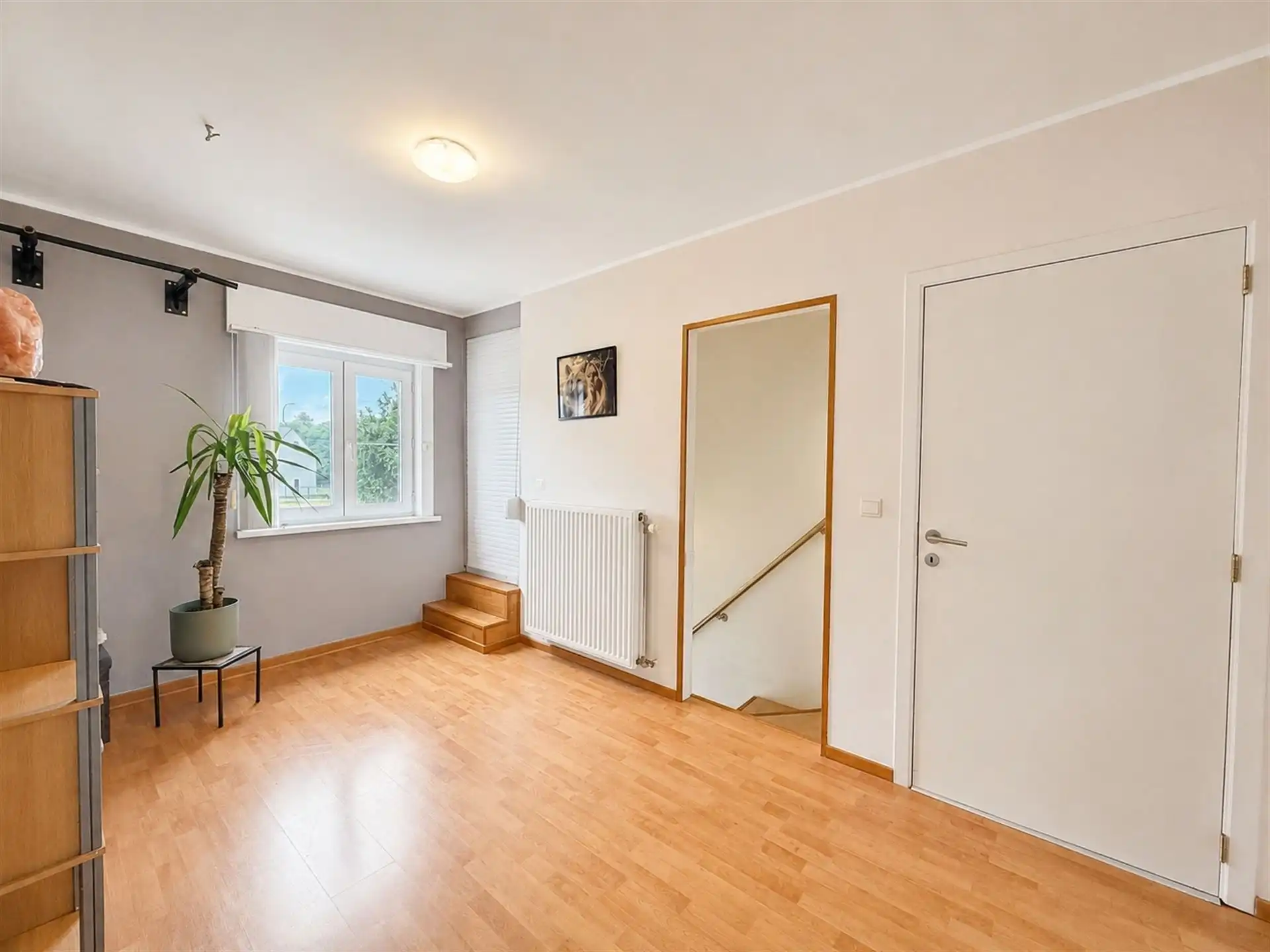 Verrassend ruime gezinswoning met 4 slaapkamers, kelder, zolder en een grote inpandige garage! foto 17