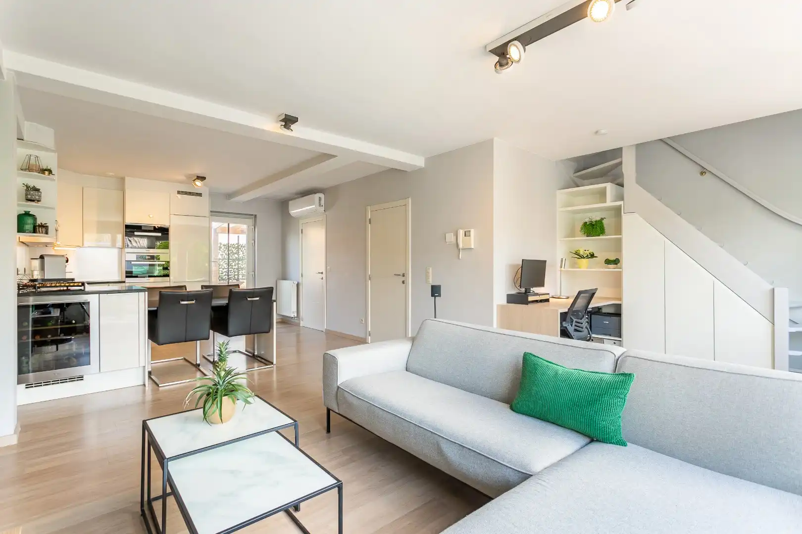 Appartement met 2 slpk, terras en staanplaats foto {{pictureIndex}}