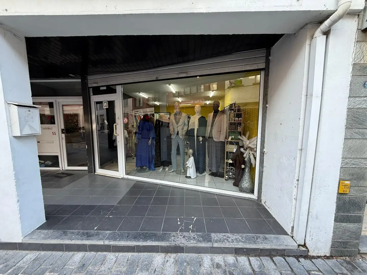 VERHUURD COMMERCIEEL GELIJKVLOERS foto 2