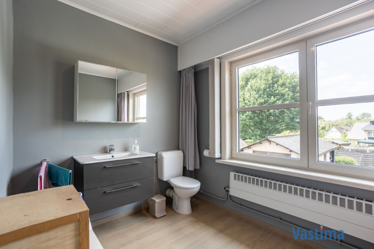 Halfopen gezinswoning met 3-4 slaapkamers en extra garage foto 20