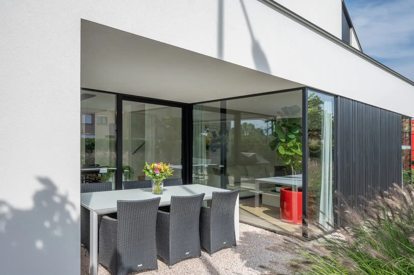 Prachtige hedendaagse villa met zonnige tuin en terrassen op fietsafstand van de zee. foto 18