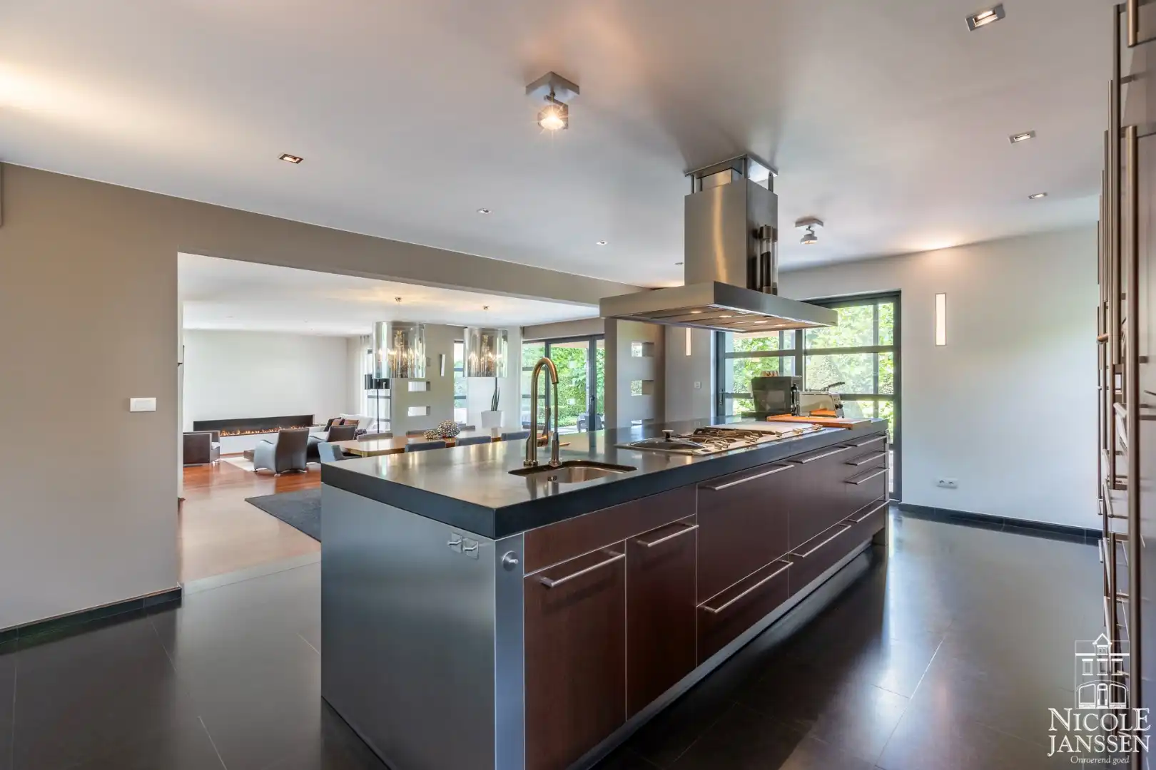 Luxueus ingerichte villa met vier slaapkamers en verzorgde tuin foto 14