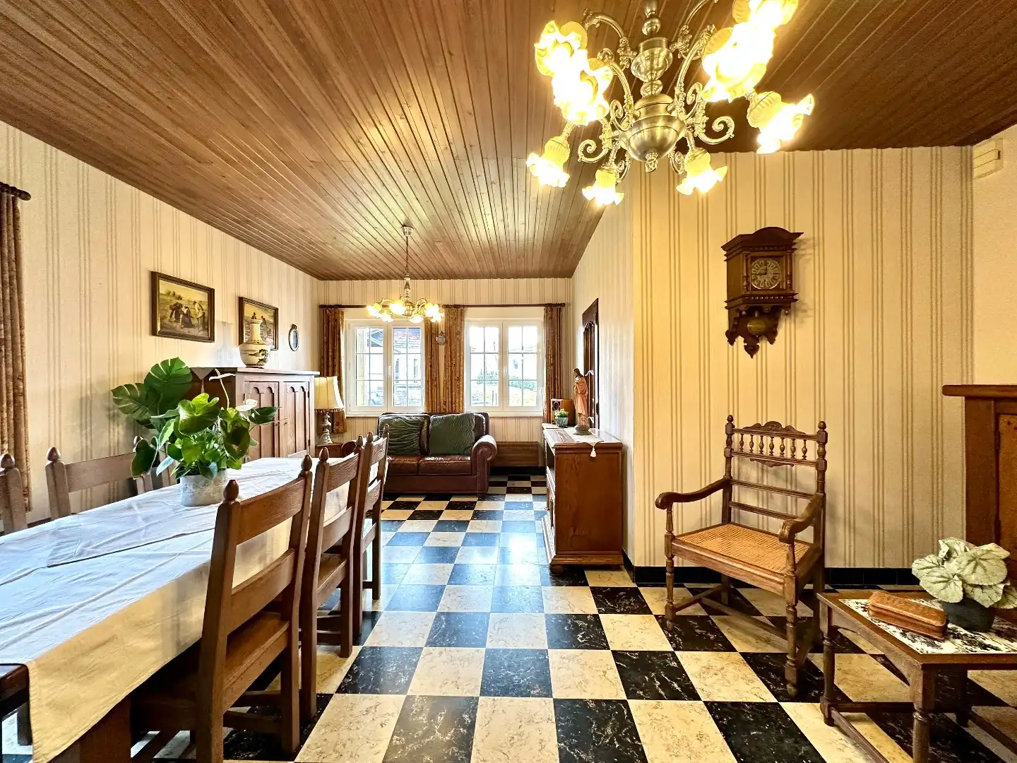 Ruime gezinswoning met prachtige tuin nabij centrum Tongeren foto 5