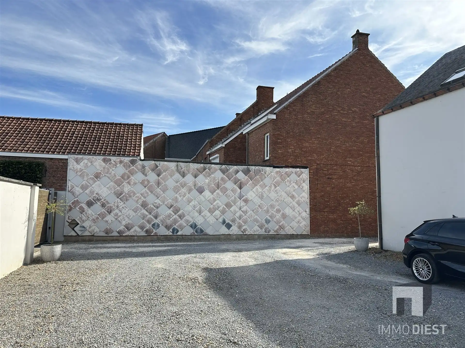 Handelshuis of woning met parking/tuin achteraan foto 21