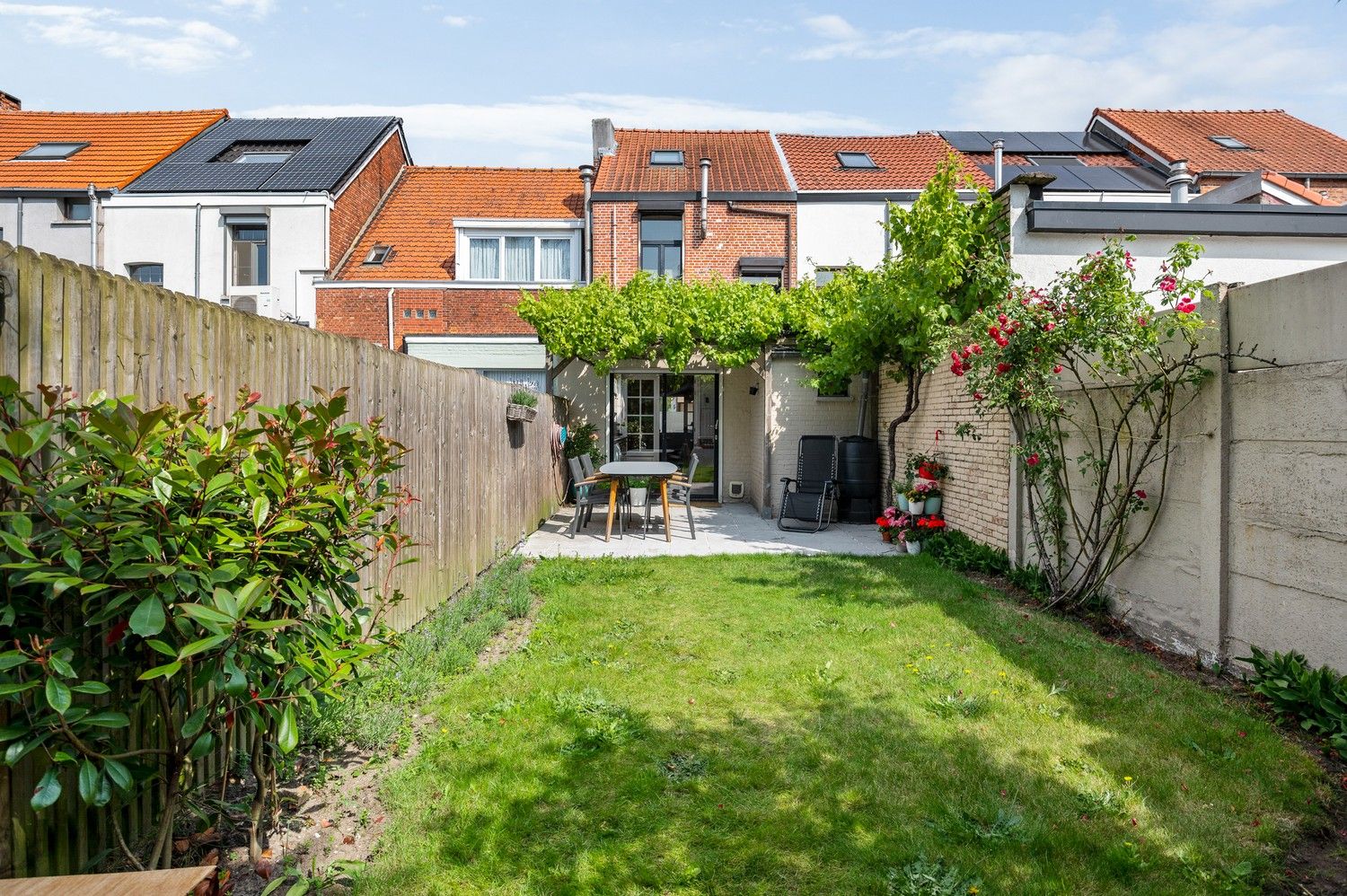 Charmante en lichtrijke woning met 2 slaapkamers en aangename groene tuin op toplocatie in Ekeren! foto 16