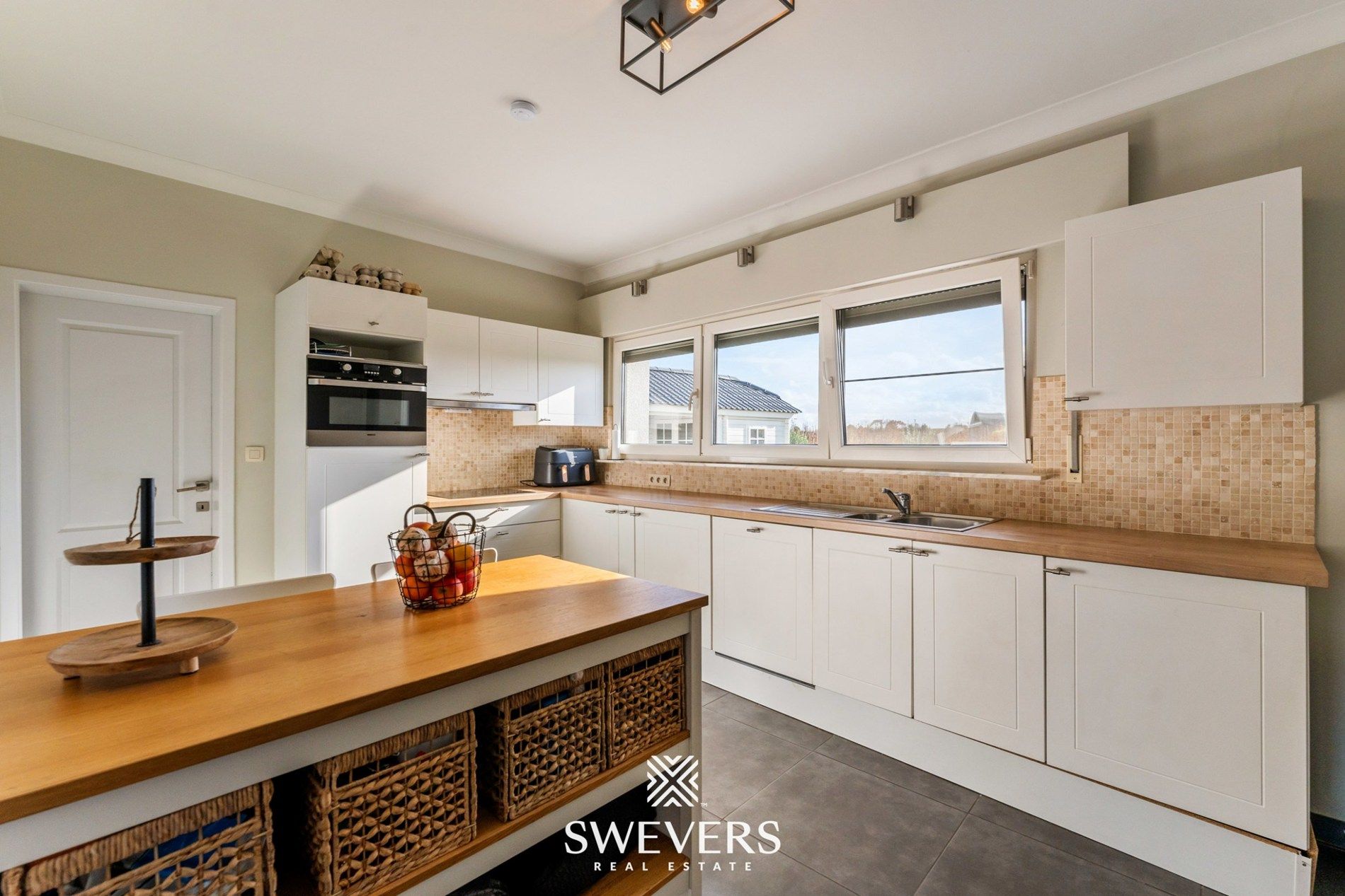 Gerenoveerde gezinswoning met 3 slpk en zonnige tuin foto 10