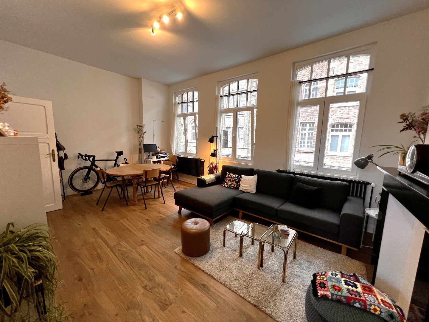 GERENOVEERD DUPLEX APPARTEMENT MET 1 SLAAPKAMER IN HET CENTRUM VAN IEPER foto 4